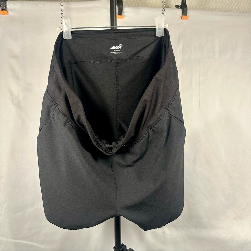 Women’s Adjustable Waist Avia Charcoal Performance Shorts - Picture 5 of 10